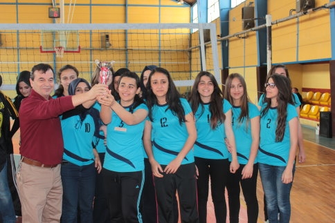 Akyazı Liseler arasında voleybol turnuvasında galip belli oldu.